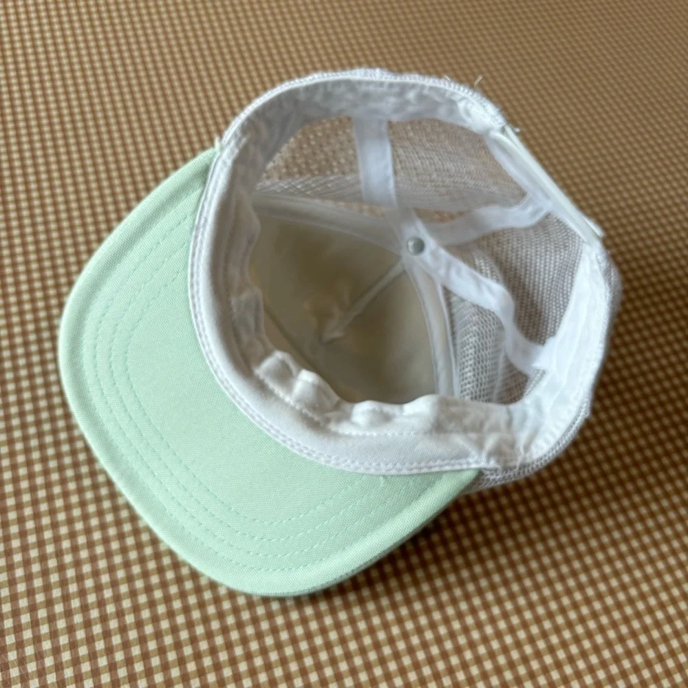 VANS‎ BEACH GIRL TRUCKER HAT CAP. Color mint and white. One size